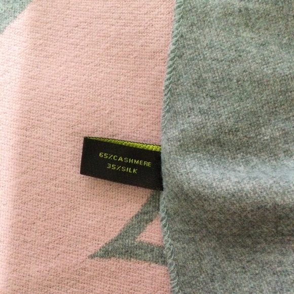 LV Neck Scarf Pink & Gray Cashmere Shawl - Picture 7 of 7